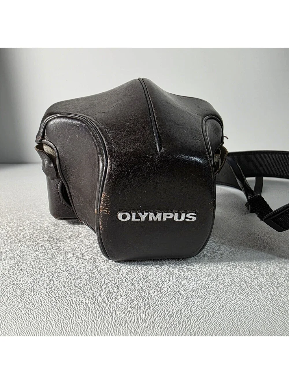 Olympus OM-10 35mm SLR Film Camera Manual Adapter with 135mm Lens & Cases Works